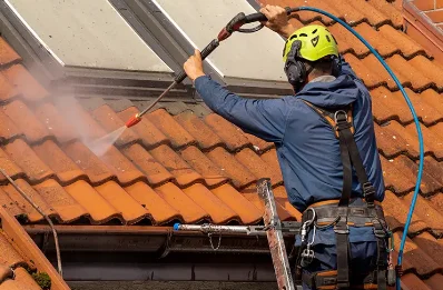 Démoussage et hydrofuge de toiture à Rieucros